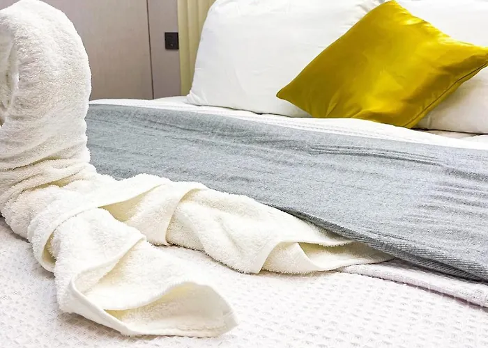 Ultra Luxury 1br Near Solaire & Okada Apartment *